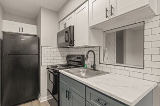 Building Photo - Crossings at Silver Oak