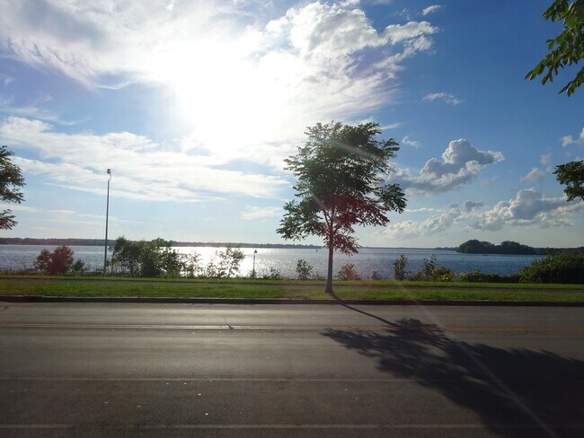 Foto del edificio - 2425 Niagara St
