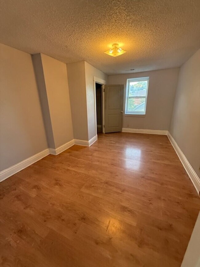Foto del edificio - 1332 Buchanan Ave