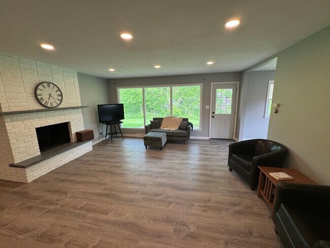 Building Photo - 5600 S Denis Ct
