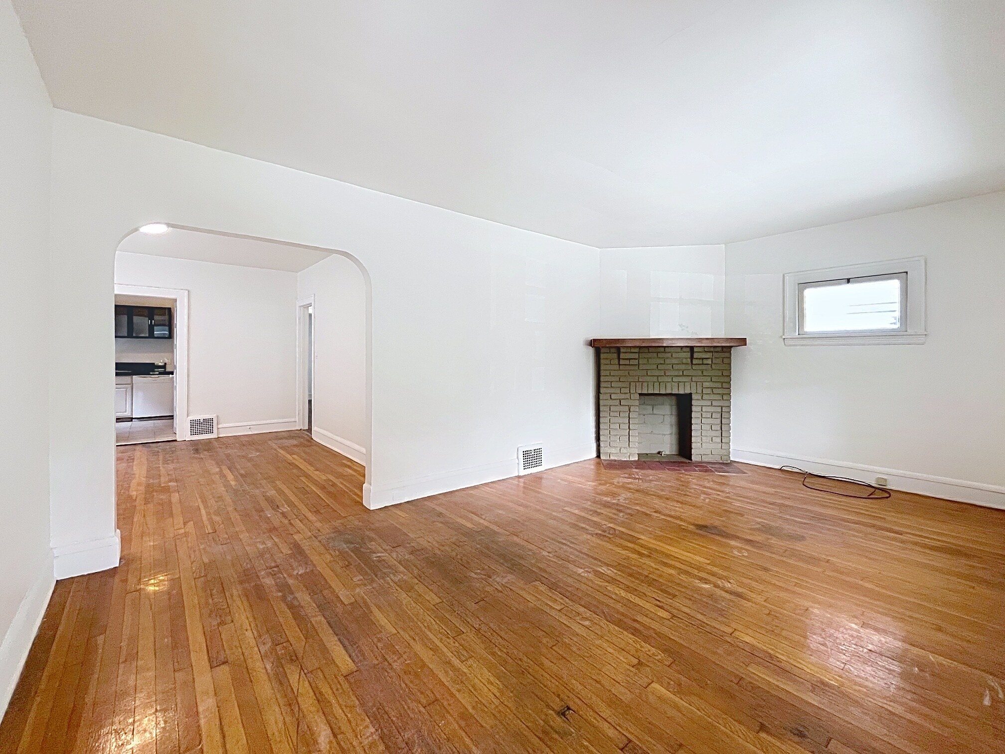 2683 Hampshire Rd Cleveland Heights, OH 44106 – photo 4