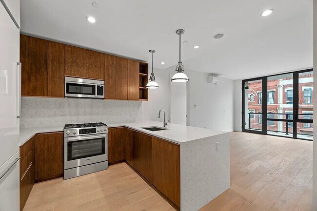 Building Photo - 127 W 112th St