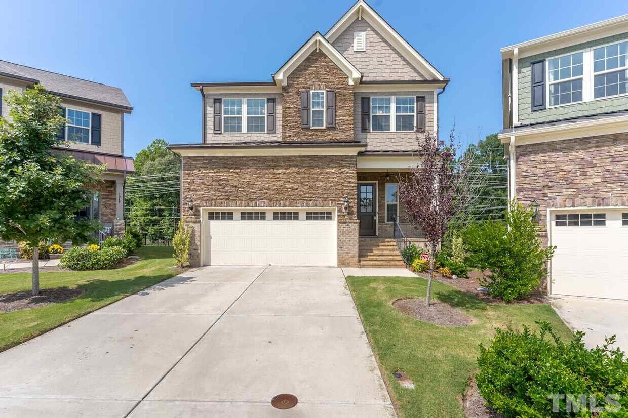 Foto principal - 1016 Regency Cottage Pl