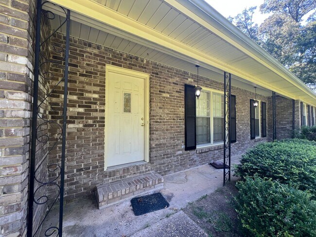 Foto del edificio - 3 bedroom 2 bathroom single level home in ...