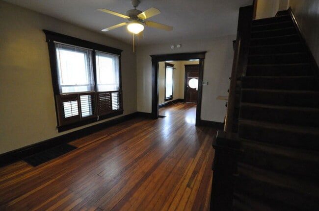 Building Photo - 25 E Blake Ave