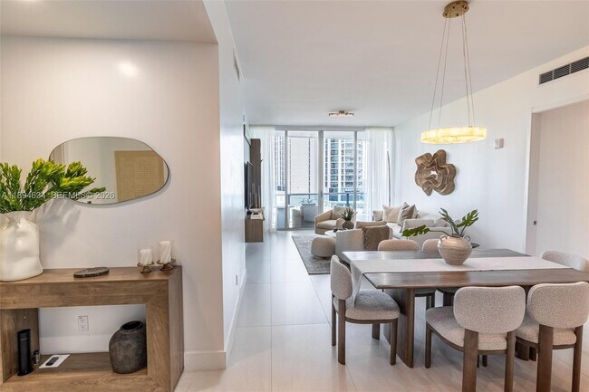 Foto del edificio - 17550 Collins Ave