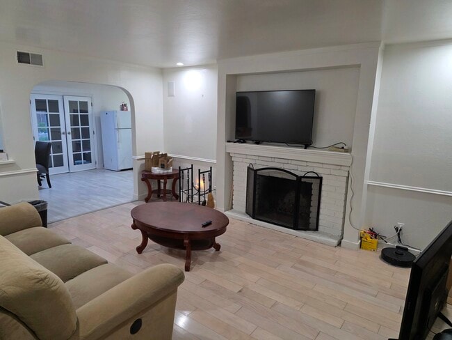 Foto del edificio - 3415 Camby Rd