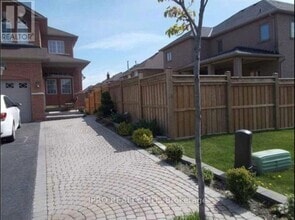 Building Photo - 5265 Springbok Crescent