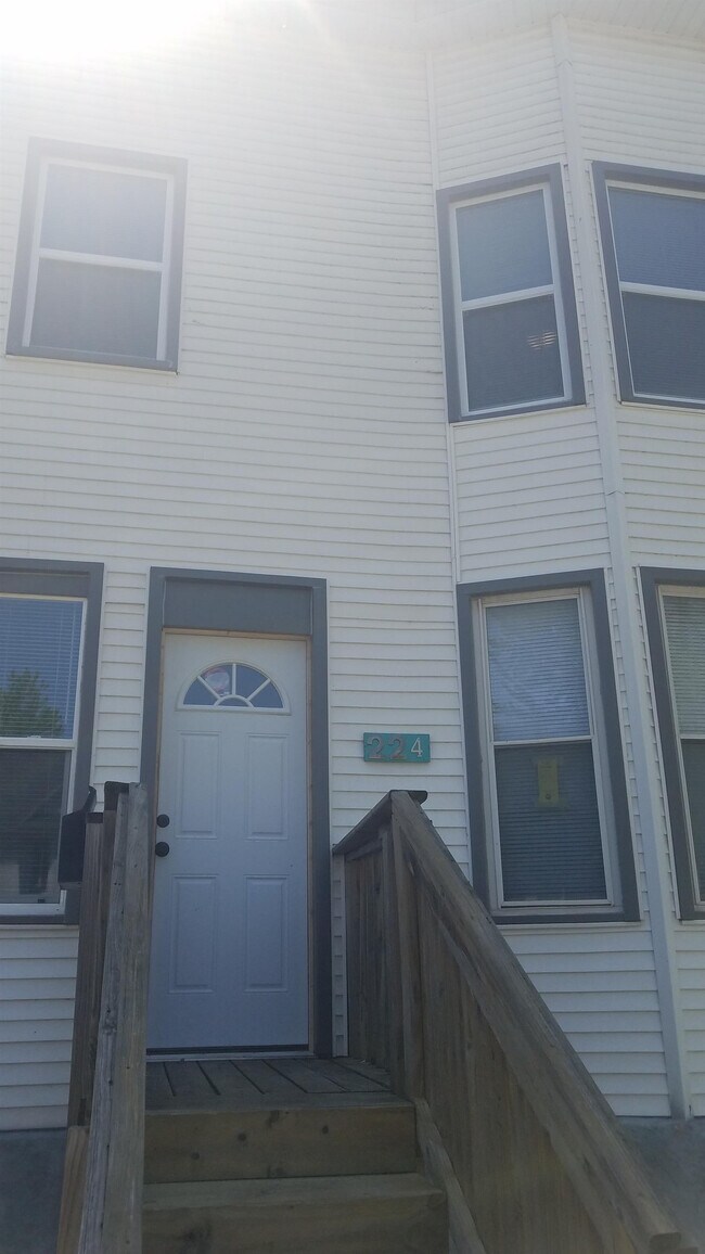 Building Photo - 224 Randolph St