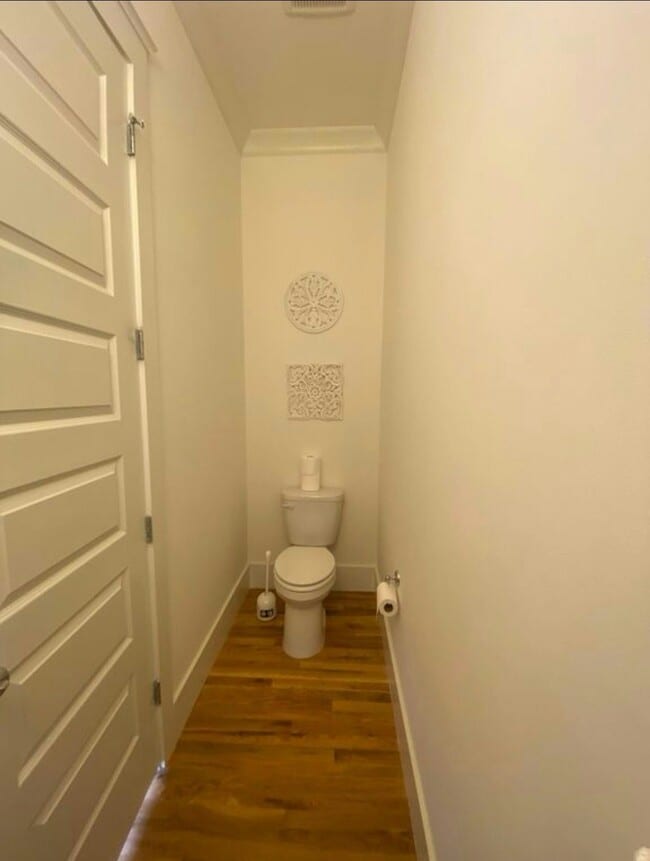 Photo - 225 Airlie Dr House