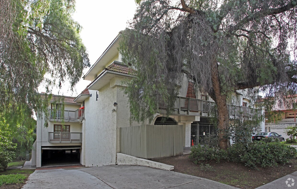 Building Photo - 3093 C St