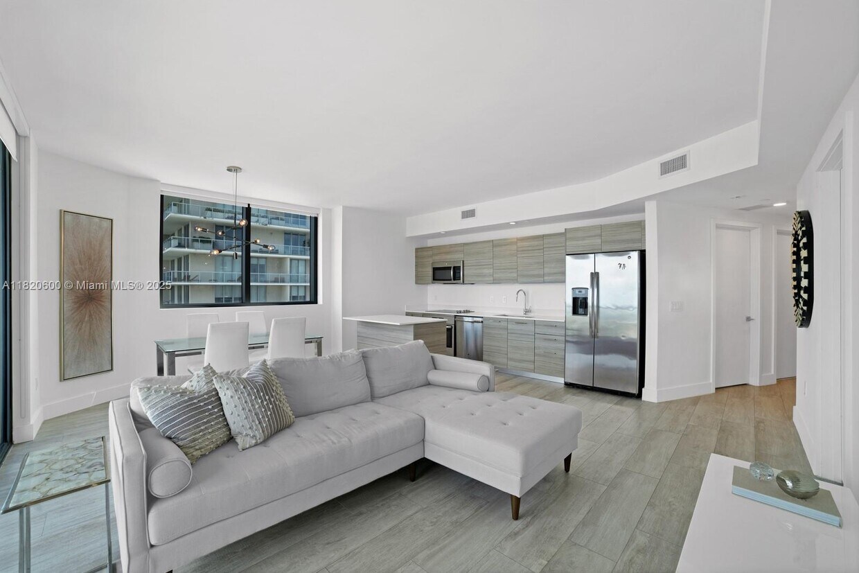 Foto principal - 121 NE 34th St