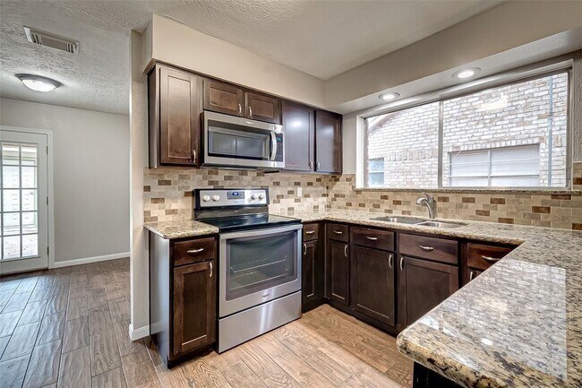 Foto del edificio - 17611 Huntersglen Cir