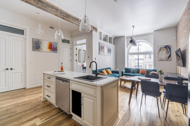 Building Photo - 3975 R. Saint-Denis