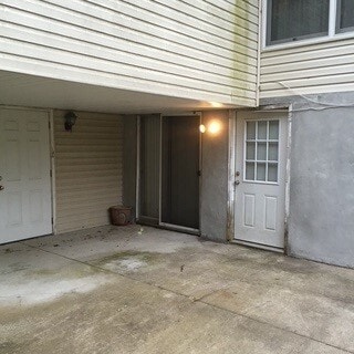 Building Photo - 15 Maple Ave