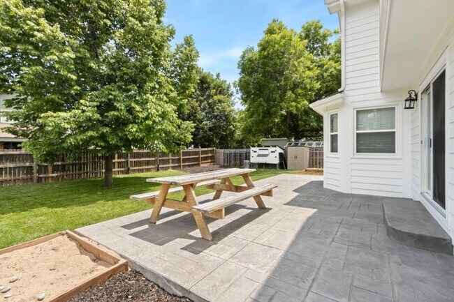 Building Photo - 4212 Fall River Dr