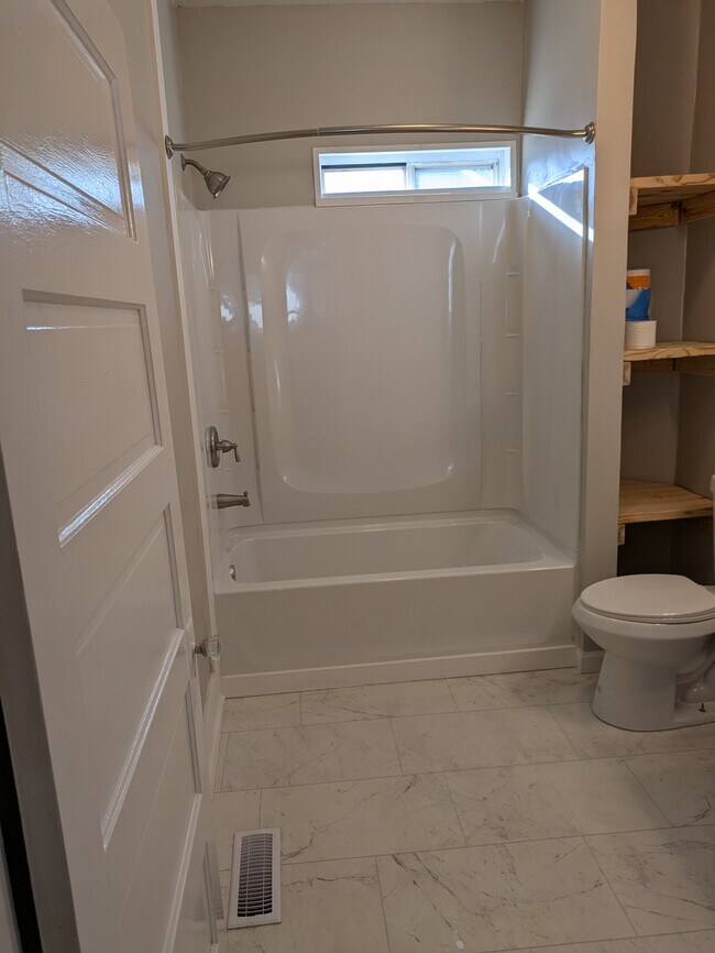 Foto del edificio - 1403 Beechwood Ave