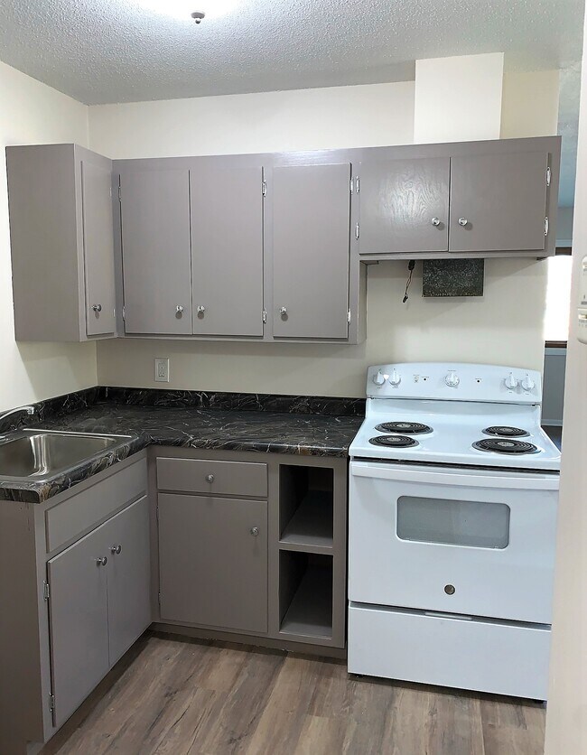 Kitchen - 3622 Upper 149th St W