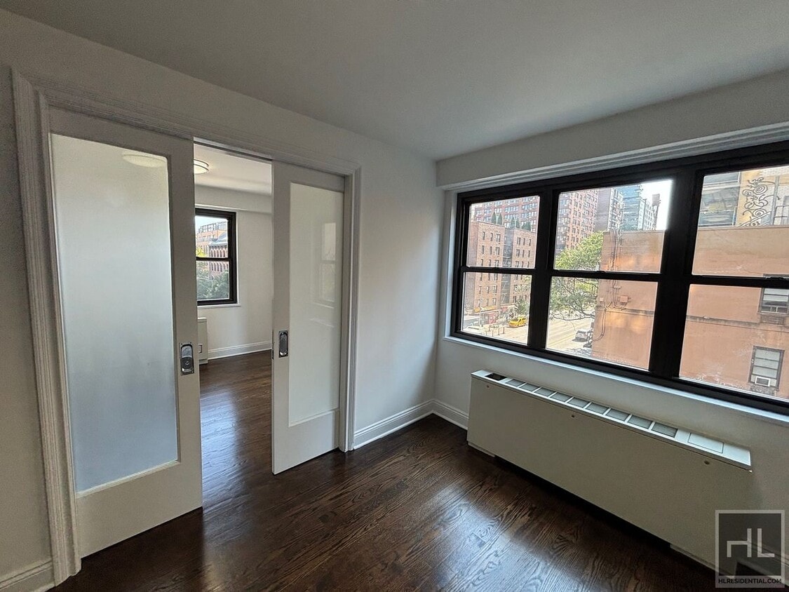 Foto principal - E 16 ST