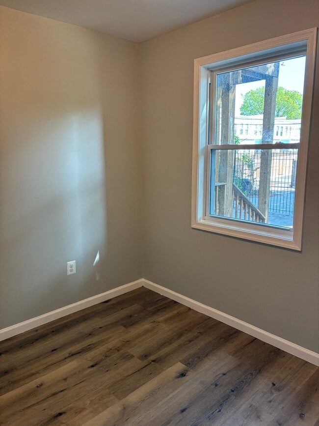 Building Photo - 1709 E St NE