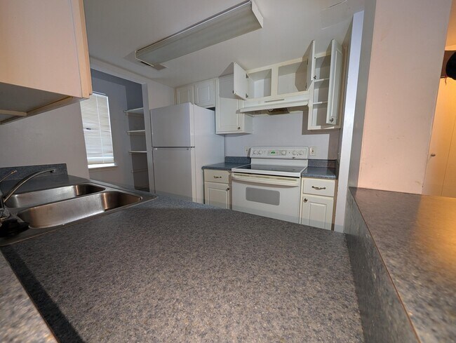 Foto del edificio - 849 Brandon Ave