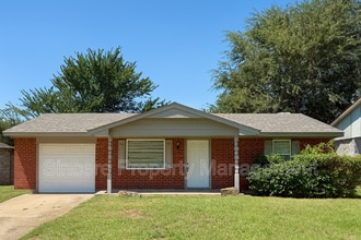 Building Photo - 813 S Meadow Ln
