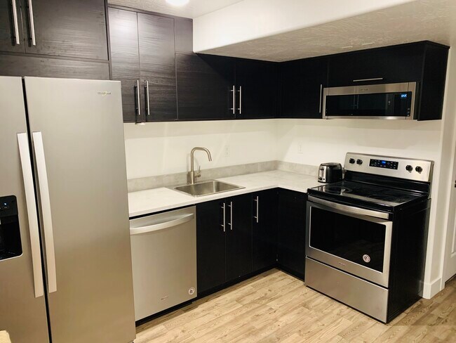 Building Photo - 4963 E Silver Ridge Rd