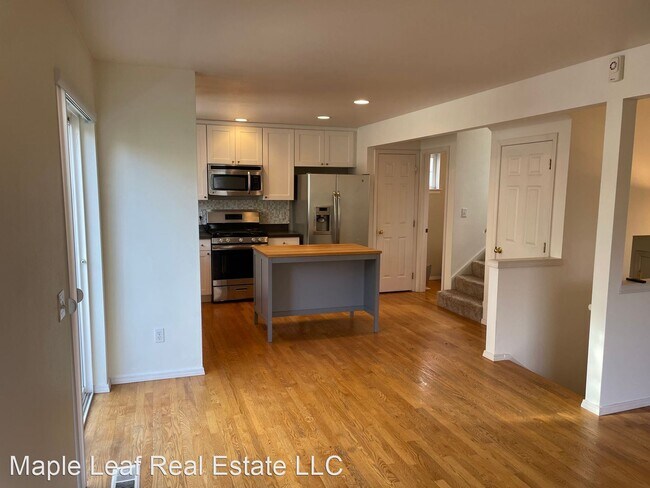 Building Photo - 3 br, 2.5 bath House - 3643 22nd Ave W