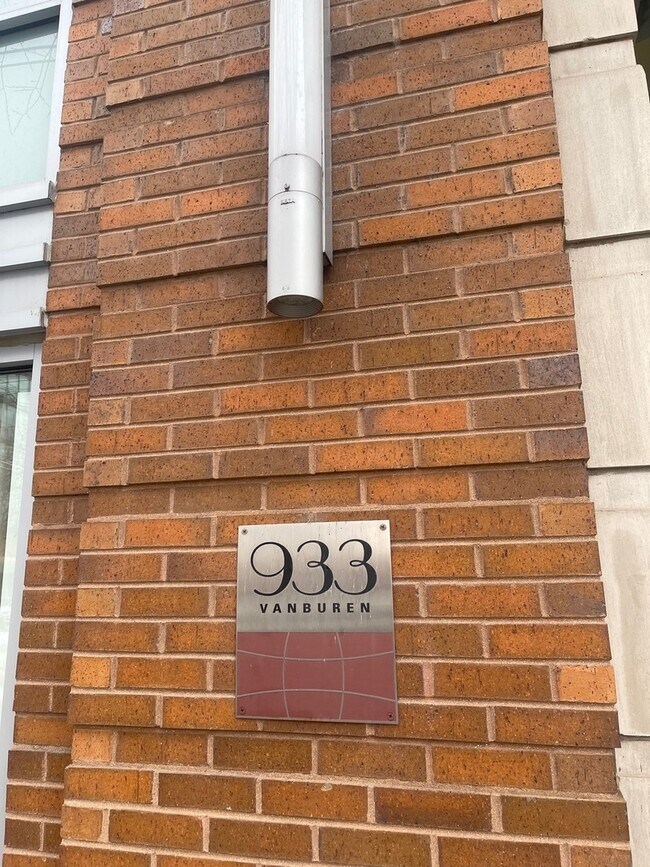 Foto del edificio - 933 W Van Buren St
