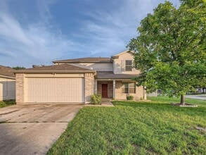Building Photo - 215 Spruce Dr