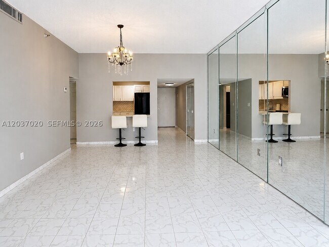 Building Photo - 20505 E Country Club Dr