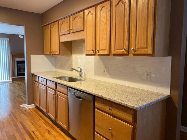 Building Photo - 100 Midlake Cir