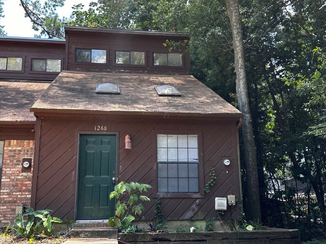 Primary Photo - 1268 High Rd