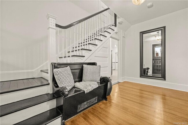 Building Photo - 14 Judson St