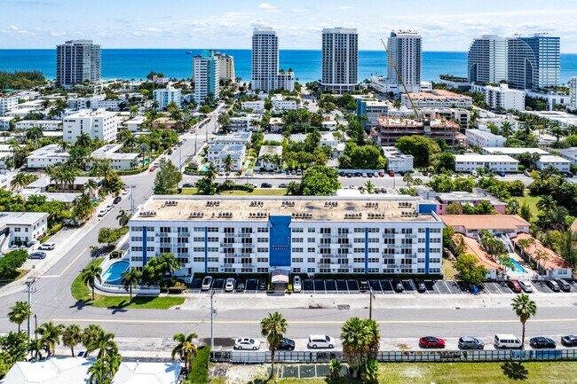 Foto del edificio - 550 Bayshore Dr