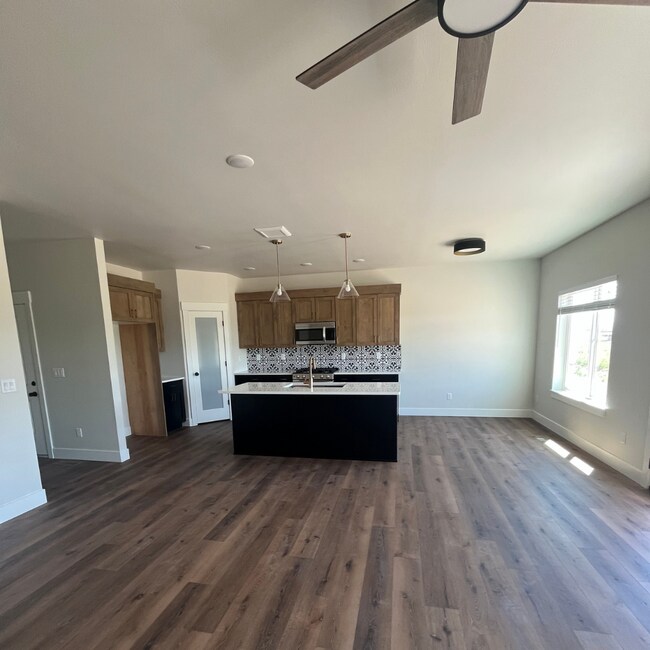 Building Photo - 475 River Bend Ln