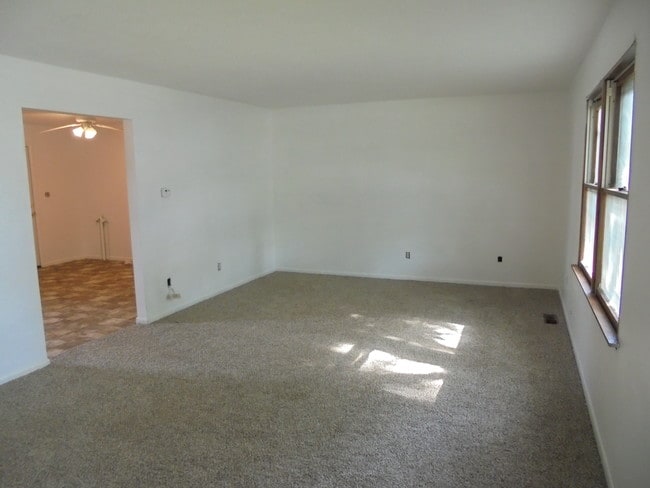 Building Photo - 532 Elm St