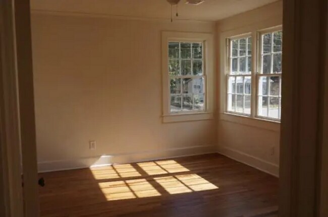 Building Photo - 2 Bedroom/ 2 Bathroom Available in July!