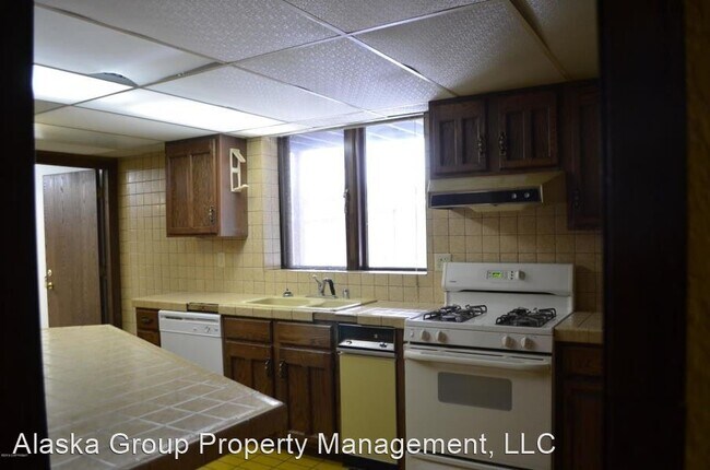 Building Photo - 10901 Livingston St