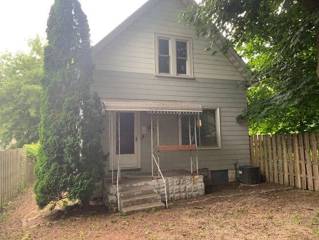 Building Photo - 4 Bedroom, 2 Bath House in Bay View
