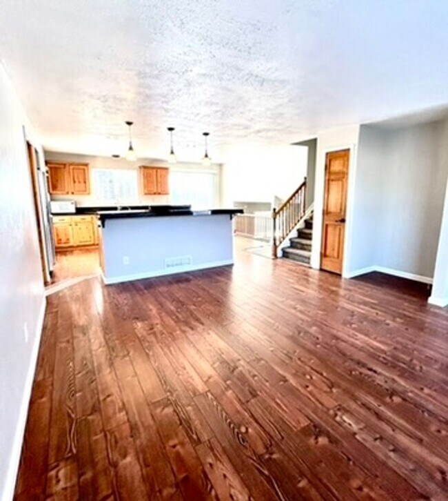 Foto del edificio - BEAUTIFUL UPDATED 3 BR/2 BA HOME IN AURORA...