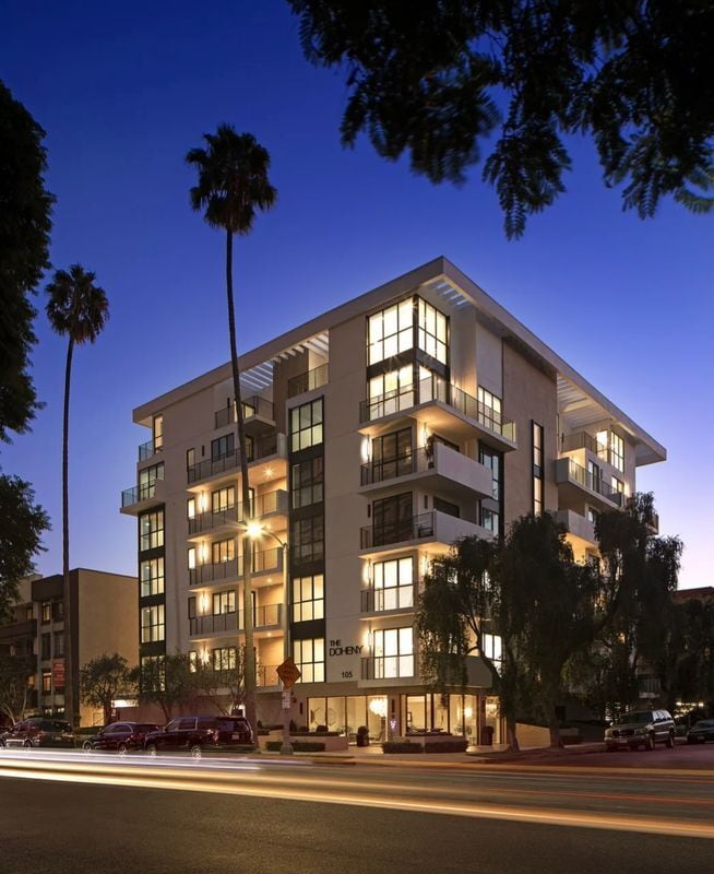Foto principal - 105 S Doheny Dr