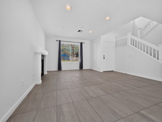 Living Room - 1065 E Broadway