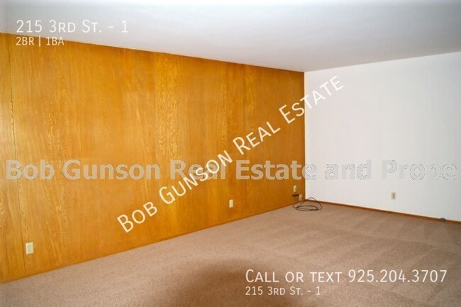 Foto del edificio - 215 W 3rd St