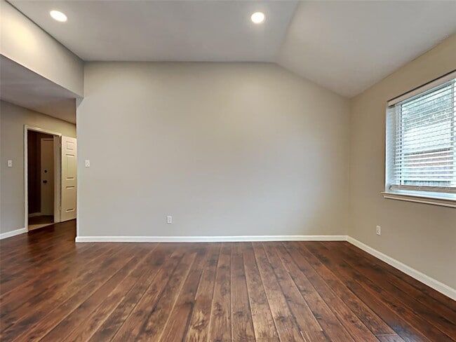 Building Photo - 7323 Buchanan Dr