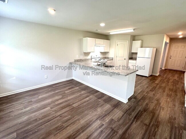 Foto del edificio - 4104 Devonwood Ct