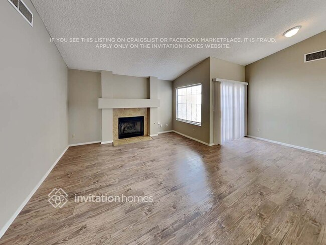 Building Photo - 2087 Club Crest Way