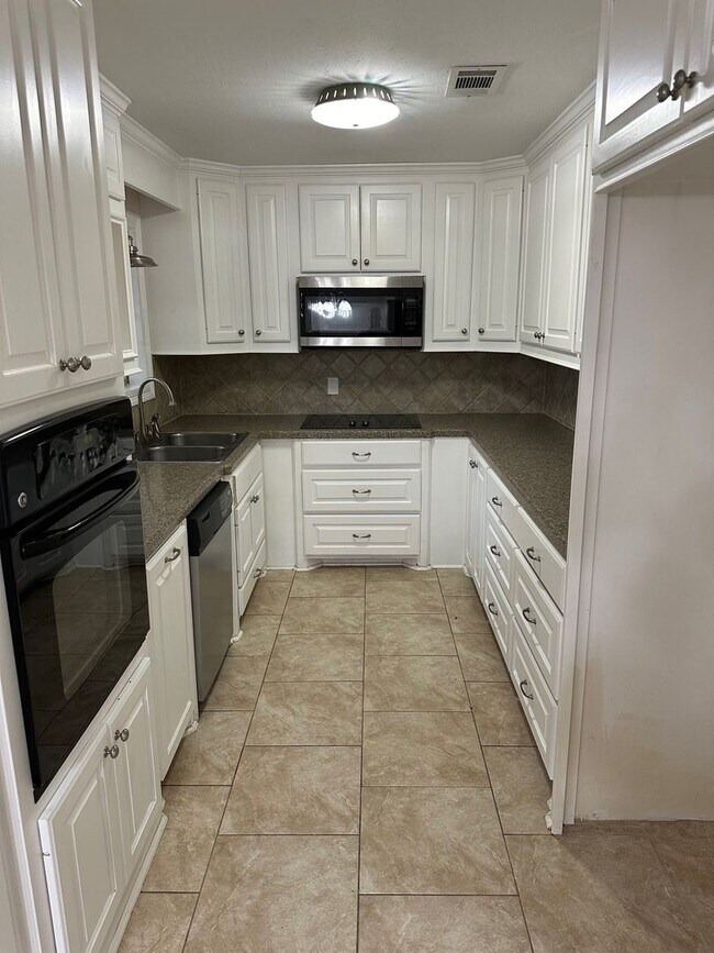 Foto del edificio - MOVE IN SPECIAL!**** 1/2 OF 1ST MONTH RENT...