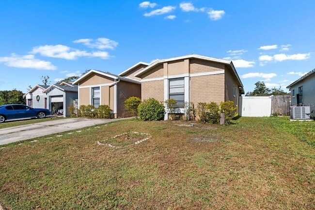 Building Photo - 1424 Vinetree Dr