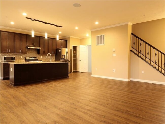 Foto del edificio - 605 Alessia Ct